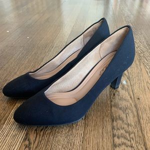 Abella pumps